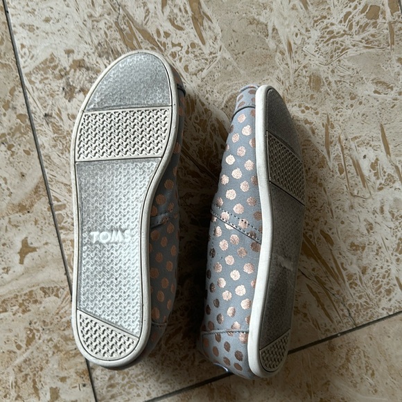 TOMS Women’s Classic Grey & Rose Gold Polka Dot Slip On Shoe 8.5 - Picture 4 of 6